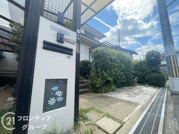 枚方市北山1丁目の中古一戸建て(玄関)