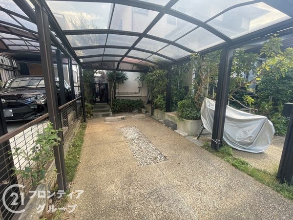 枚方市北山1丁目の中古一戸建て(駐車場)