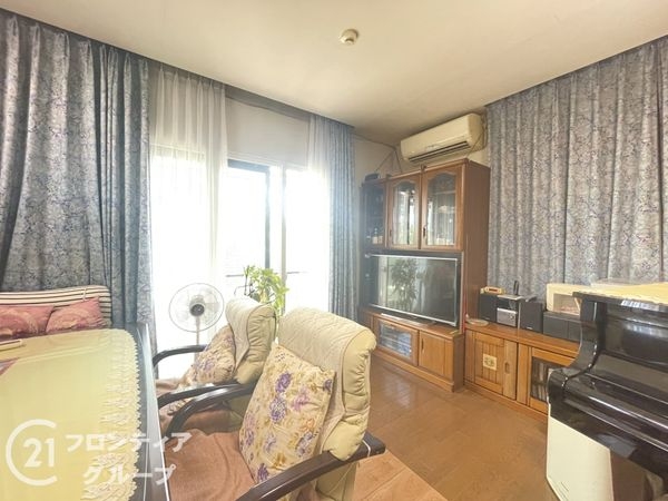 枚方市北山1丁目の中古一戸建て(リビング)