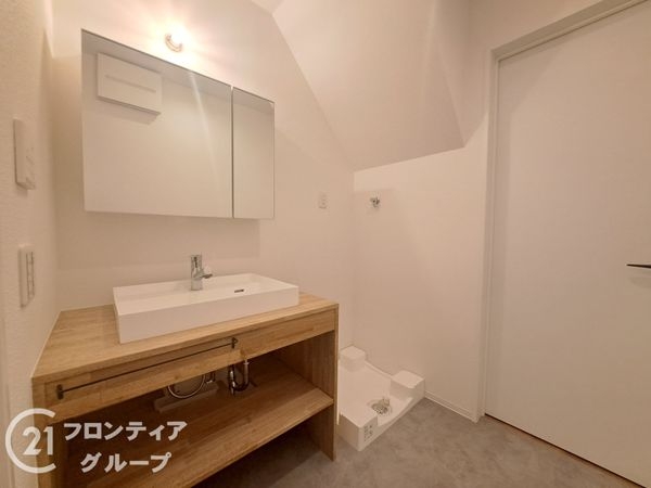 京都市伏見区深草出羽屋敷町　新築一戸建て
