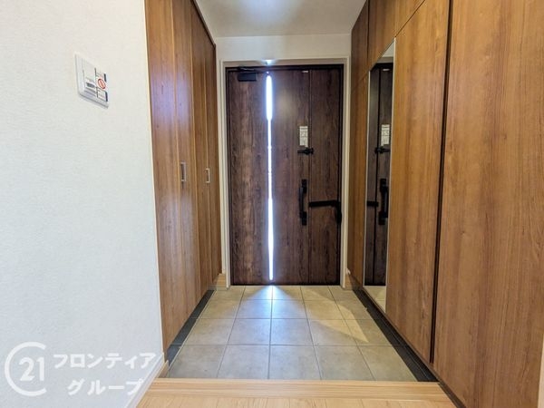 大津市下阪本2丁目 新築一戸建て 2期 7号棟(玄関)