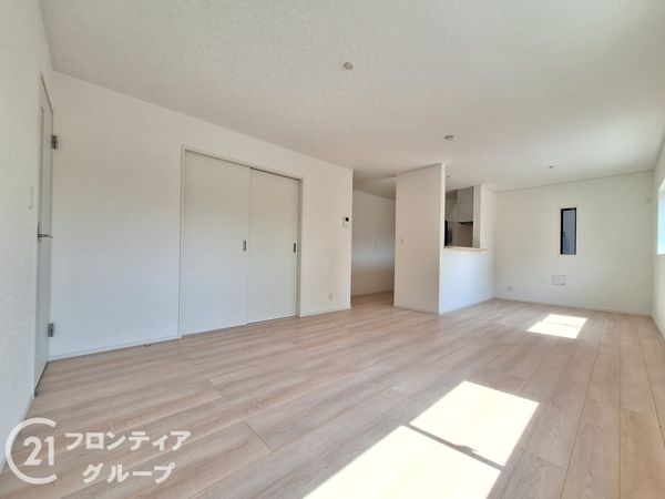 大津市雄琴５丁目　新築一戸建て　第２２　１期　８号棟