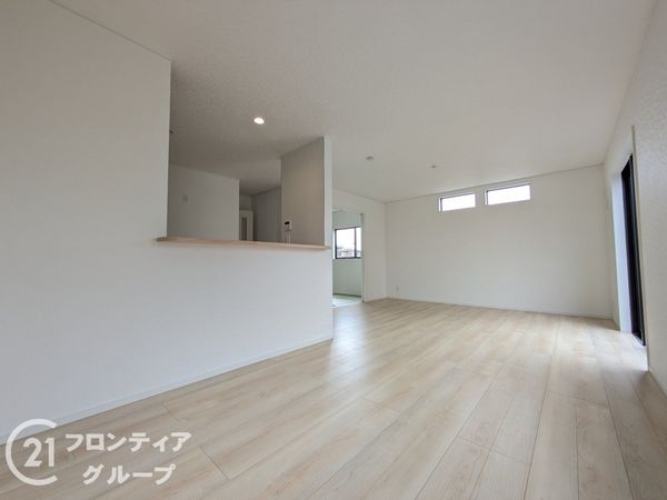 大津市雄琴５丁目　新築一戸建て　第２２　１期　６号棟