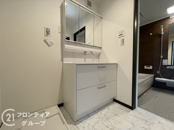 京都市伏見区深草極楽寺町　新築戸建
