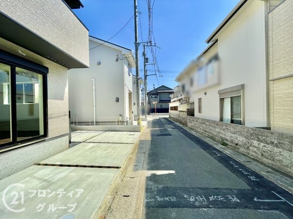 京都市山科区大塚南溝町 新築一戸て 24-1期 1号棟(前面道路含む現地写真)