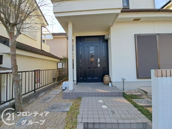 宇治市木幡平尾の中古一戸建て(玄関)