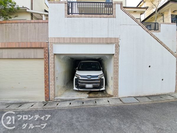 宇治市木幡平尾の中古一戸建て(駐車場)