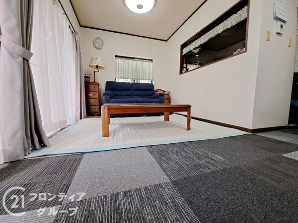 宇治市木幡平尾の中古一戸建て(リビング)