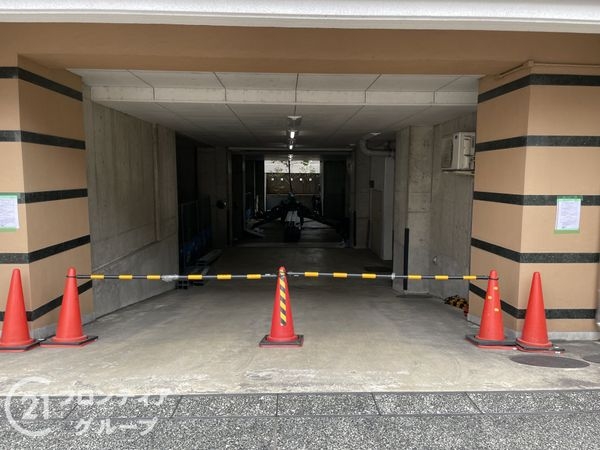 イーグルコート伏見桃山 中古マンション(駐車場)