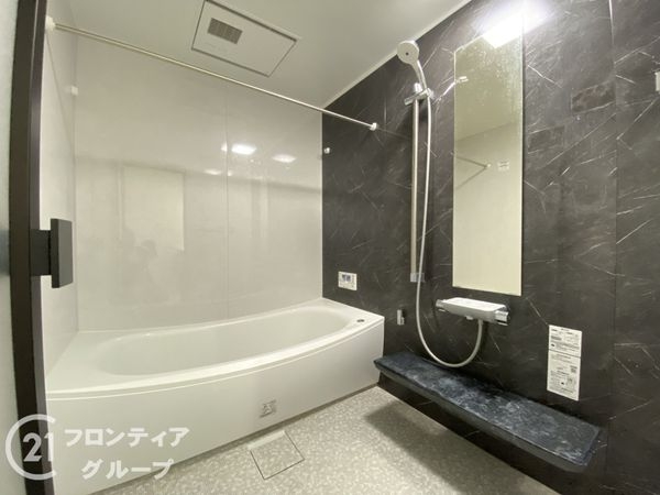 久世郡久御山町栄３丁目　中古一戸建て
