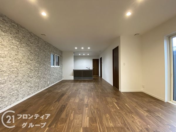 久世郡久御山町栄３丁目　中古一戸建て
