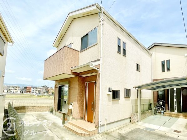 京都市伏見区羽束師鴨川町　中古一戸建て