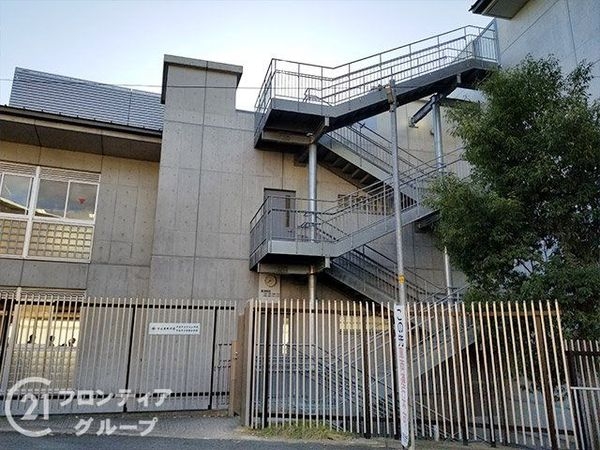 宇治市羽戸山3丁目の中古一戸建て(宇治市立黄檗中学校)