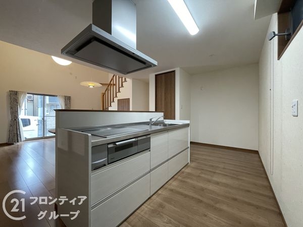 京都市伏見区羽束師鴨川町の中古一戸建て(キッチン)