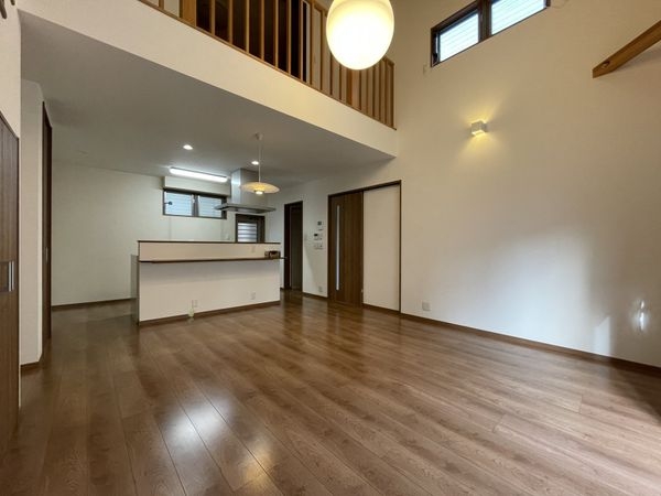 京都市伏見区羽束師鴨川町の中古一戸建て(リビング)