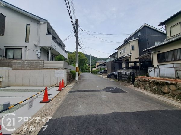 京都市伏見区醍醐古道町 新築一戸建て 1期 2号棟(前面道路含む現地写真)
