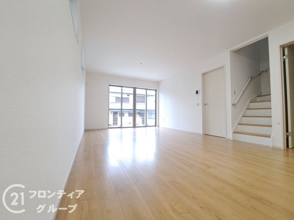 京都市伏見区醍醐古道町 新築一戸建て 1期 2号棟(リビング)