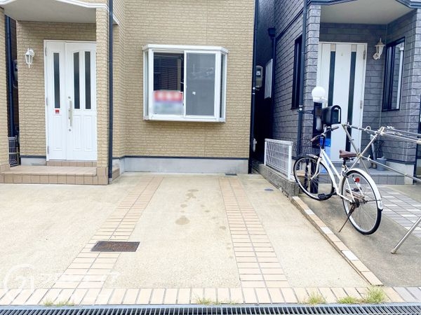 宇治市伊勢田町若林の中古一戸建て(駐車場)