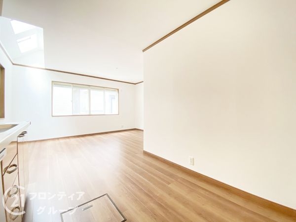 宇治市伊勢田町若林の中古一戸建て(リビング)