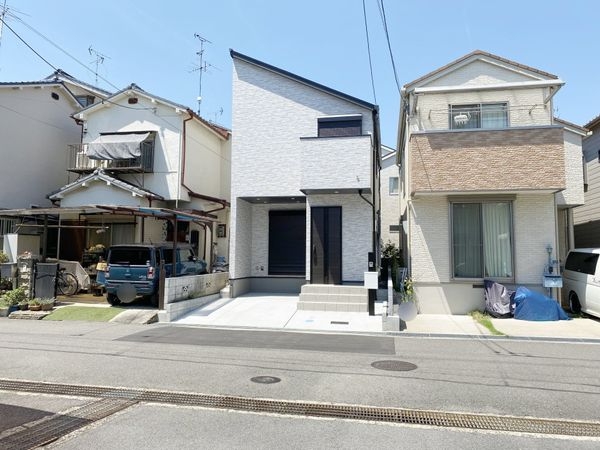 城陽市久世里ノ西 新築一戸建て(前面道路含む現地写真)