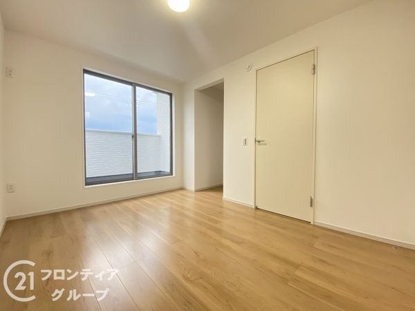 向日市鶏冠井町沢ノ東　新築一戸建て