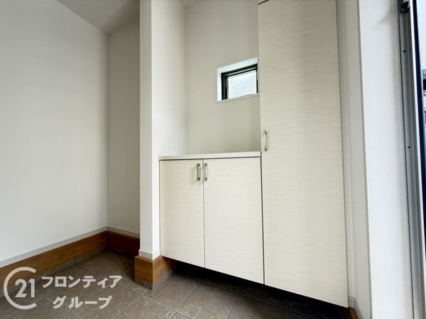 京都市伏見区醍醐外山街道町 新築一戸建て(玄関)