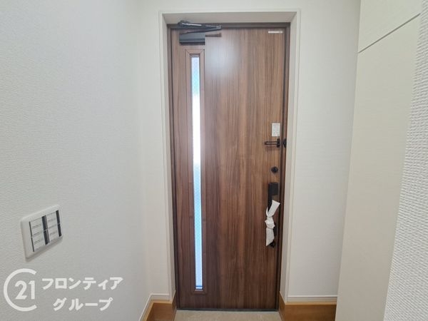 京都市山科区西野大鳥井町 新築一戸建て 2期 全1区画(玄関)