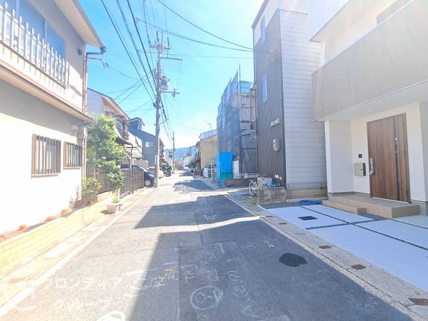 京都市山科区西野大鳥井町 新築一戸建て 2期 全1区画(前面道路含む現地写真)