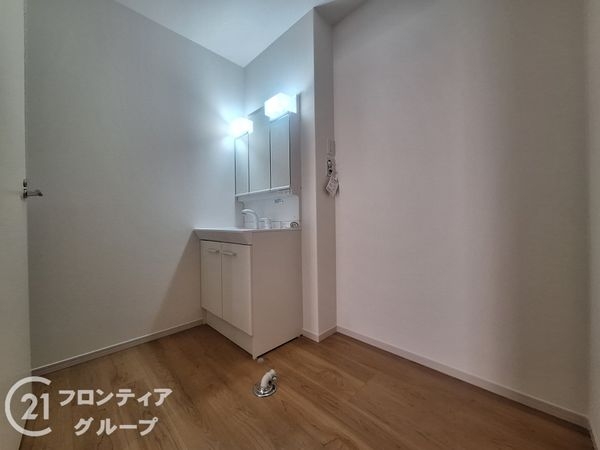 京都市山科区西野大鳥井町 新築一戸建て 2期 全1区画(洗面台・洗面所)