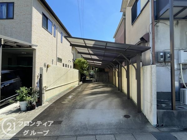 京田辺市大住責谷の中古一戸建て(駐車場)