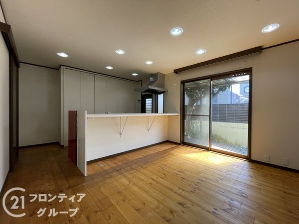 京田辺市大住責谷の中古一戸建て(リビング)