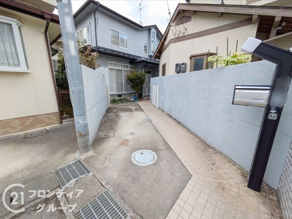 大津市本堅田3丁目の中古一戸建て(駐車場)