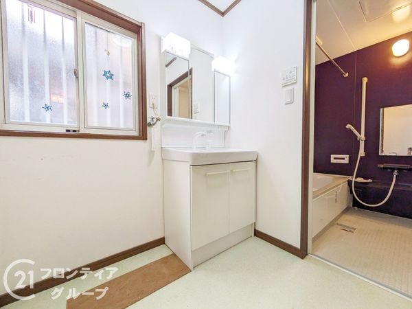 大津市本堅田3丁目の中古一戸建て(洗面台・洗面所)