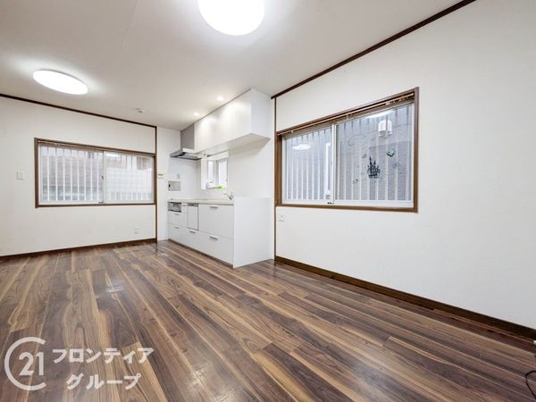 大津市本堅田3丁目の中古一戸建て(リビング)