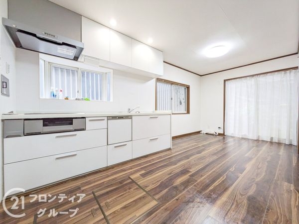 大津市本堅田3丁目の中古一戸建て(リビング)
