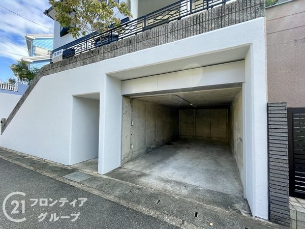 宇治市広野町宮谷の中古一戸建て(駐車場)