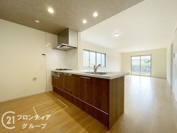 久世郡久御山町市田珠城　新築一戸建て　１期　２号棟