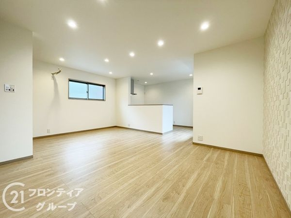 長岡京市今里更ノ町　新築一戸建て　全１区画