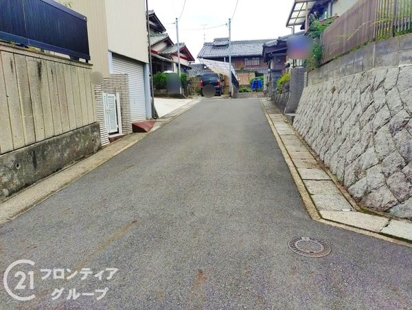 大津市平津2丁目の中古一戸建て(前面道路含む現地写真)