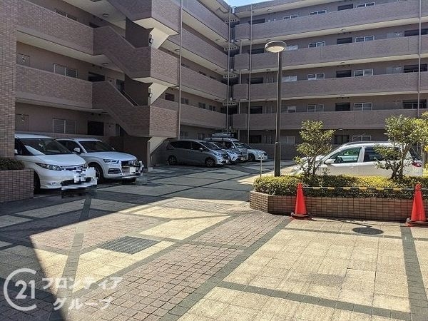 アンビエント東向日ベルクール 中古マンション(駐車場)