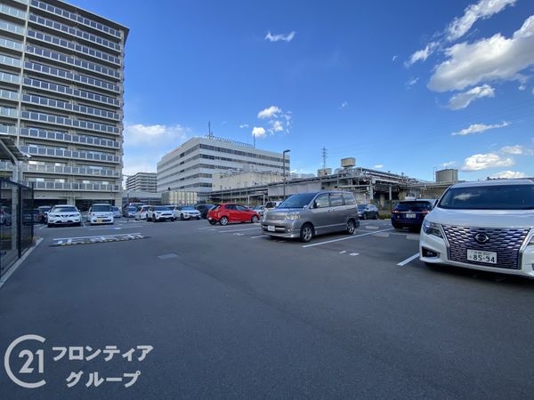 ローレルスクエア長岡京ザ・マークスサウスコート 中古マンシ…(駐車場)