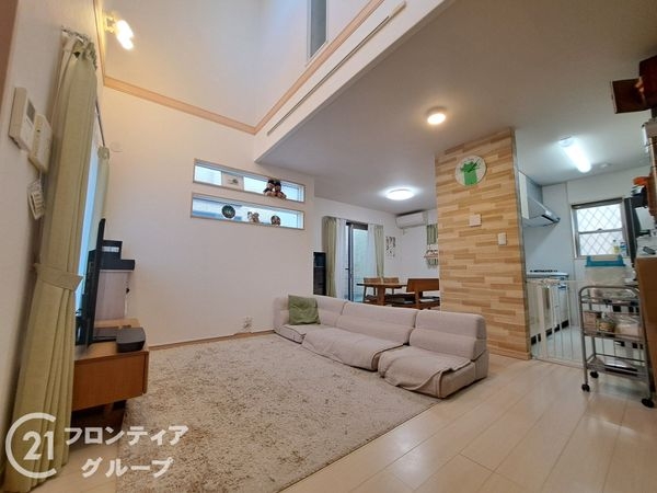 宇治市広野町尖山の中古一戸建て(リビング)