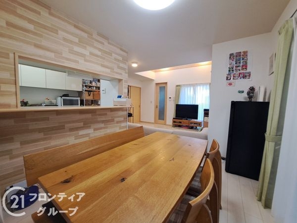 宇治市広野町尖山の中古一戸建て(リビング)