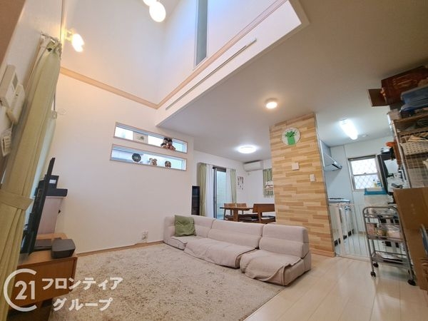 宇治市広野町尖山の中古一戸建て(リビング)