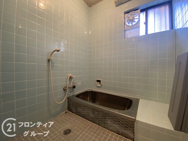 京都市伏見区深草大亀谷安信町の中古一戸建て