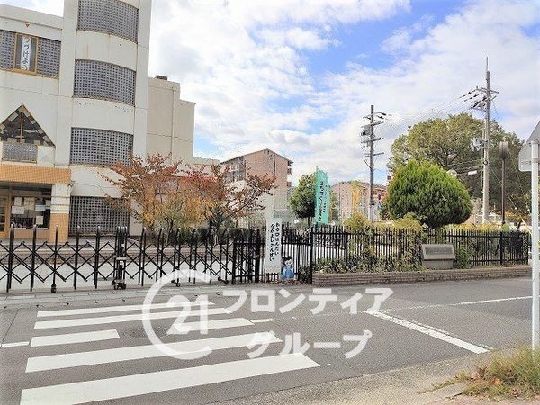 京都市伏見区羽束師鴨川町の中古一戸建て(京都市立久我の杜小学校)