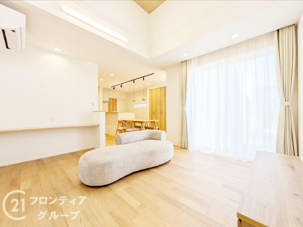 大津市下阪本２丁目　新築一戸建て　全３区画　２号棟