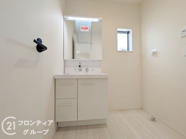 大津市千町２丁目　新築一戸建て　第１期　５号棟