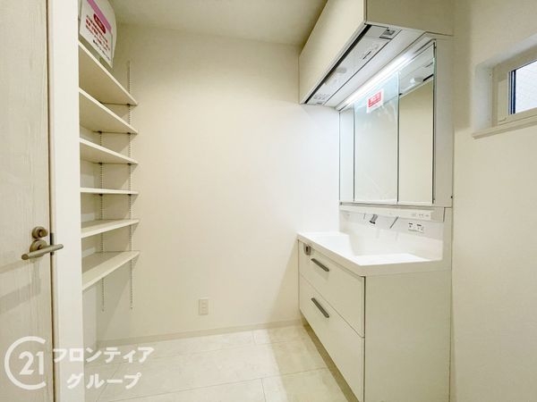 京都市伏見区桃山町弾正島　新築一戸建て　２号棟