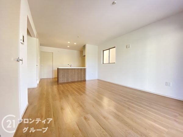 京田辺市草内八田　新築一戸建て　２期　１号棟